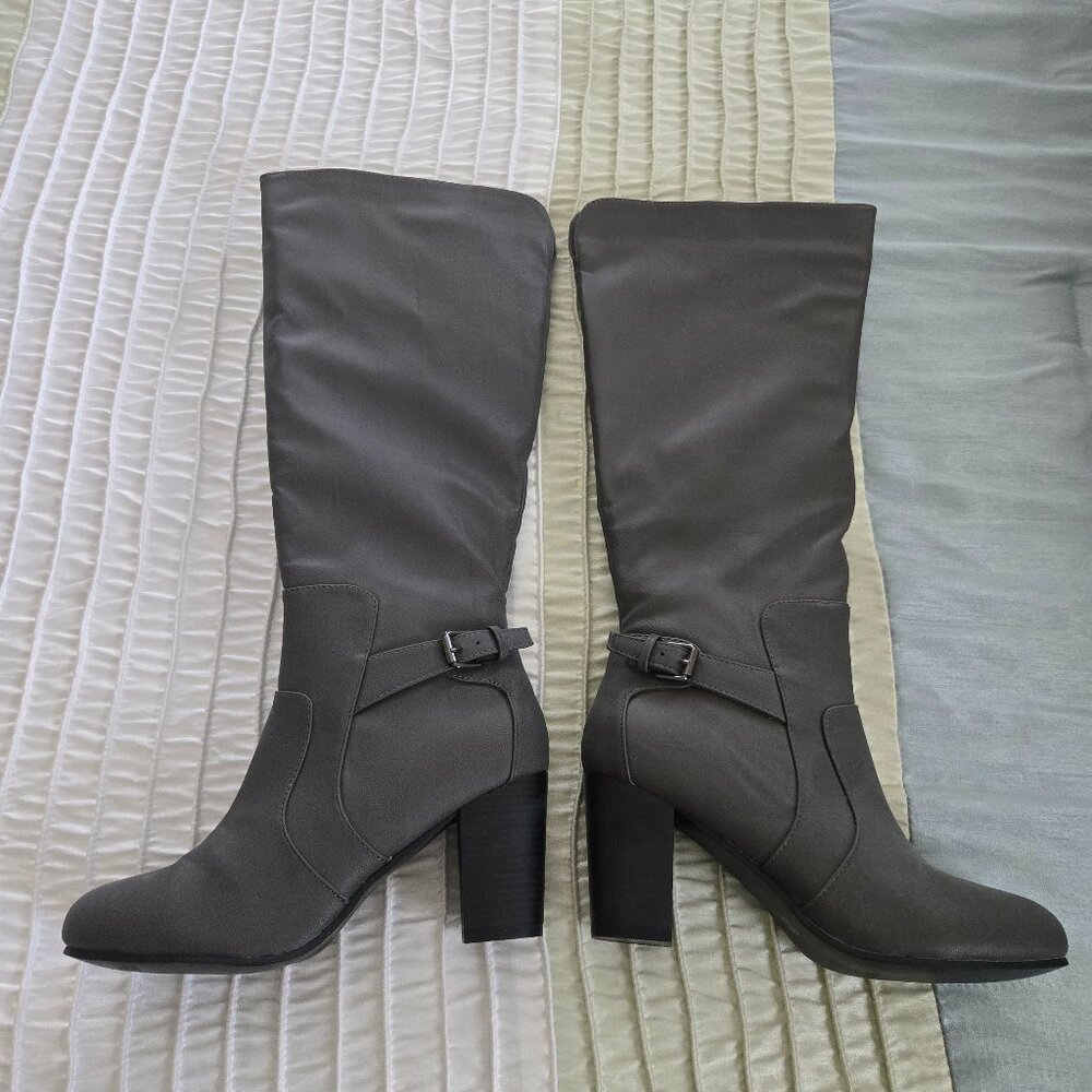 Journee Carver Women's Tall Boots - Size 7 (NEW)